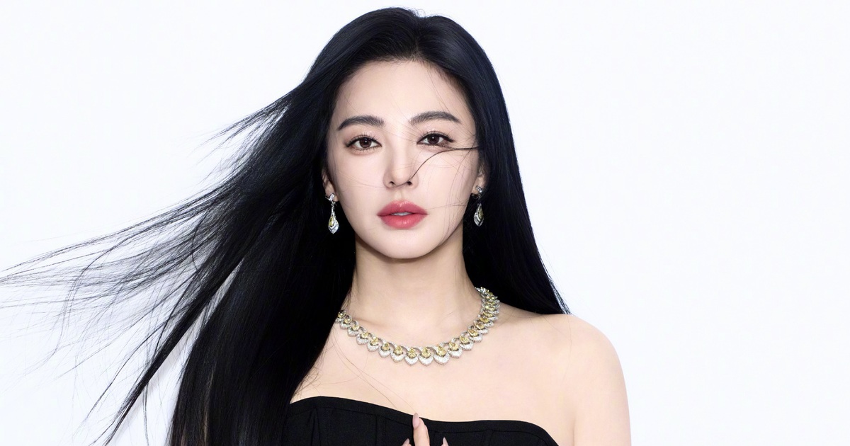 'Song Hye Kyo Trung Quốc' Trương Vũ Kỳ vạ miệng tr&ecirc;n s&oacute;ng trực tiếp