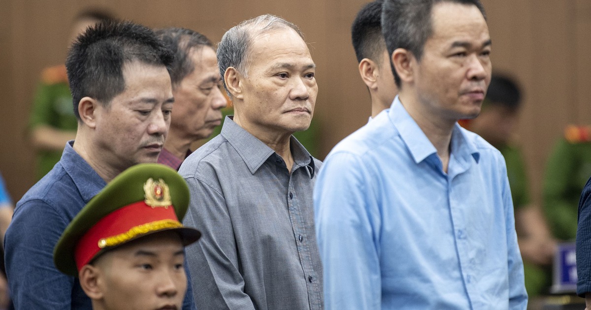 Cựu Thứ trưởng Bộ NN-PTNT bị tuyên phạt 4 năm tù trong vụ hối lộ 40 tỉ