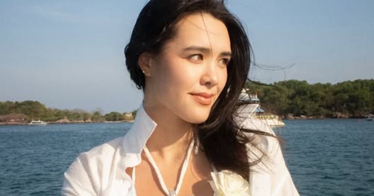 Con g&aacute;i 'bom sex' Chung Lệ Đề khoe sắc gợi cảm ở Ph&uacute; Quốc