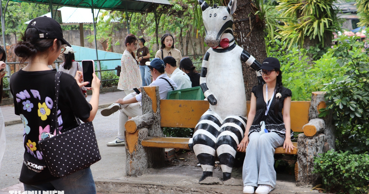 Đi Thảo Cầm Viên xem thú? Nhiều người giờ chỉ mê chụp hình với tượng