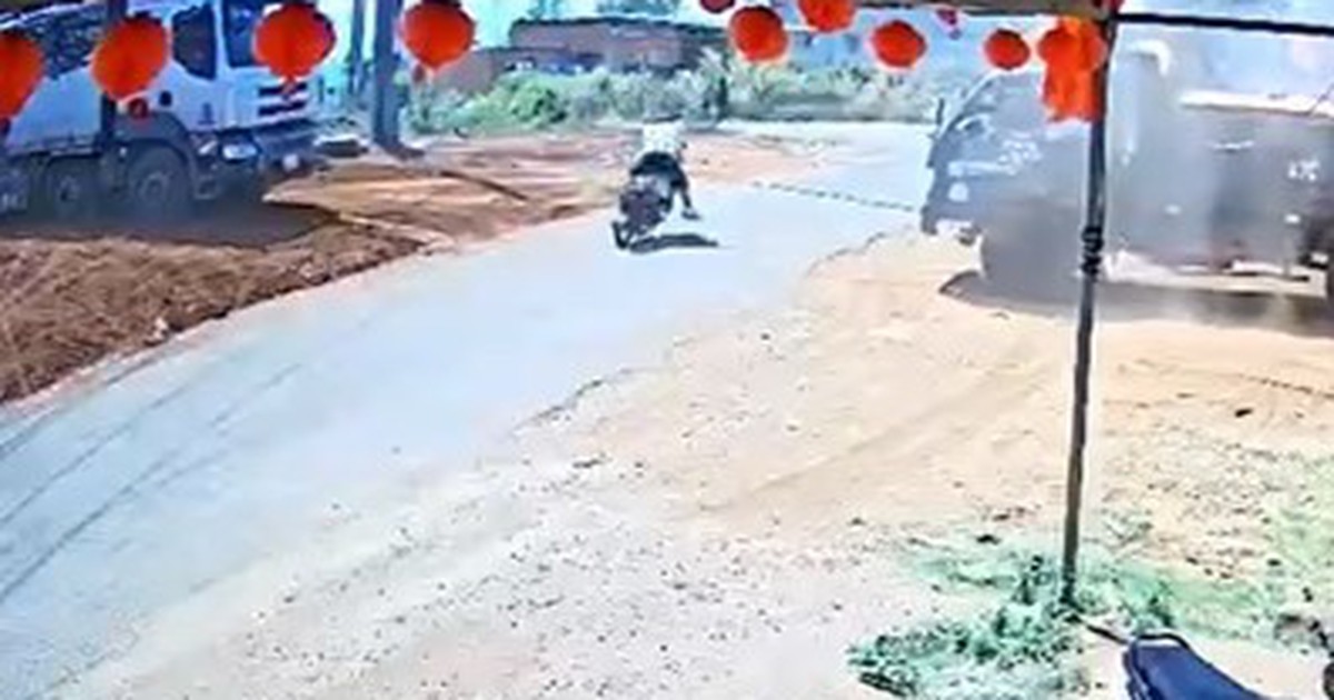 Vướng d&acirc;y c&aacute;p căng ngang đường, ch&uacute; rể gặp nạn ngay ng&agrave;y cưới