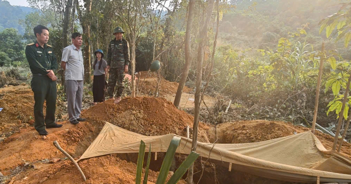 T&igrave;m thấy 2 h&agrave;i cốt liệt sĩ c&ugrave;ng tăng v&otilde;ng, c&uacute;c &aacute;o, gương soi