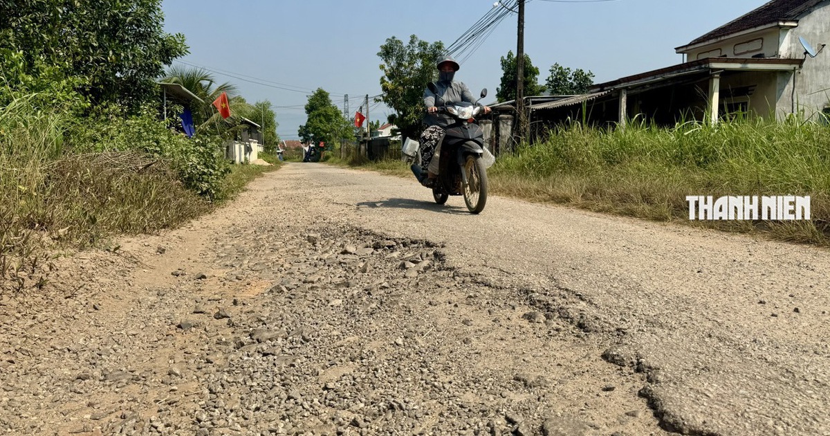 Đường ĐH09 ở Bình Minh 'tan nát', người dân khốn khổ