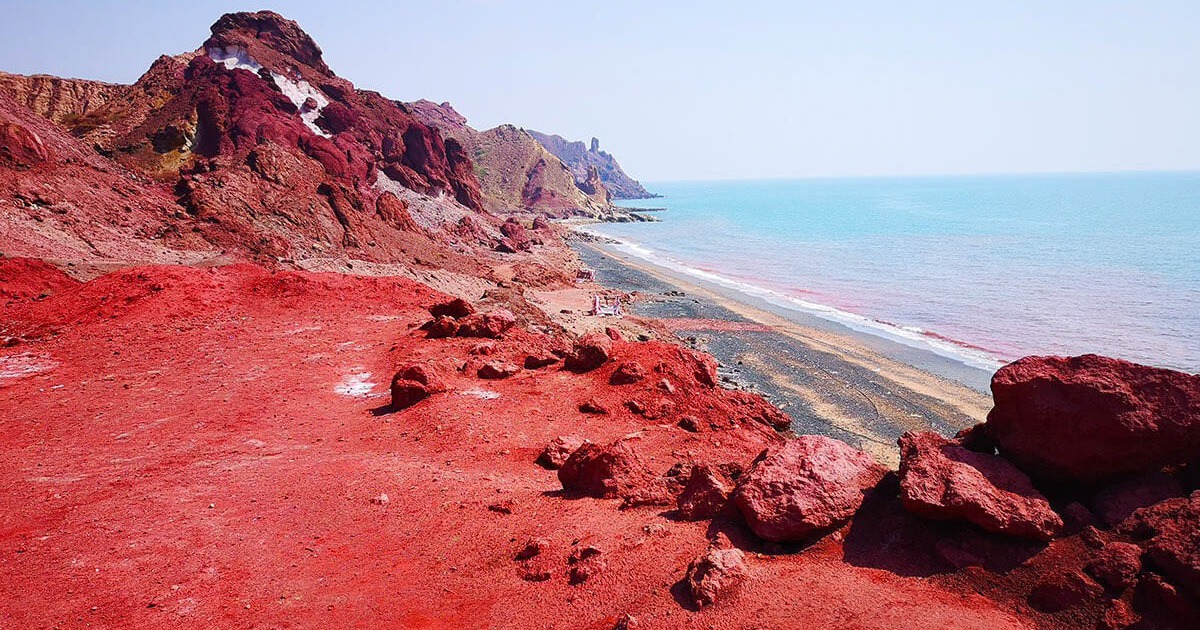 Khám phá hòn đảo 'đẹp như ở hành tinh khác' ngay giữa eo biển Hormuz