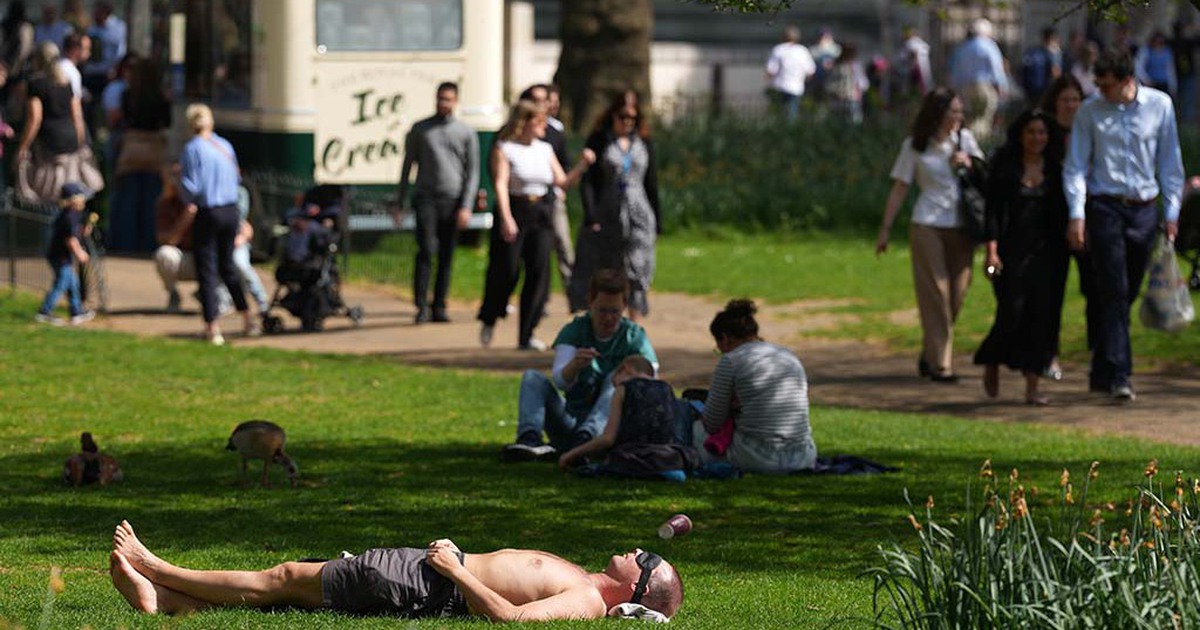 Nắng nóng bất thường, thế giới đối mặt khí hậu 'lệch chuẩn'