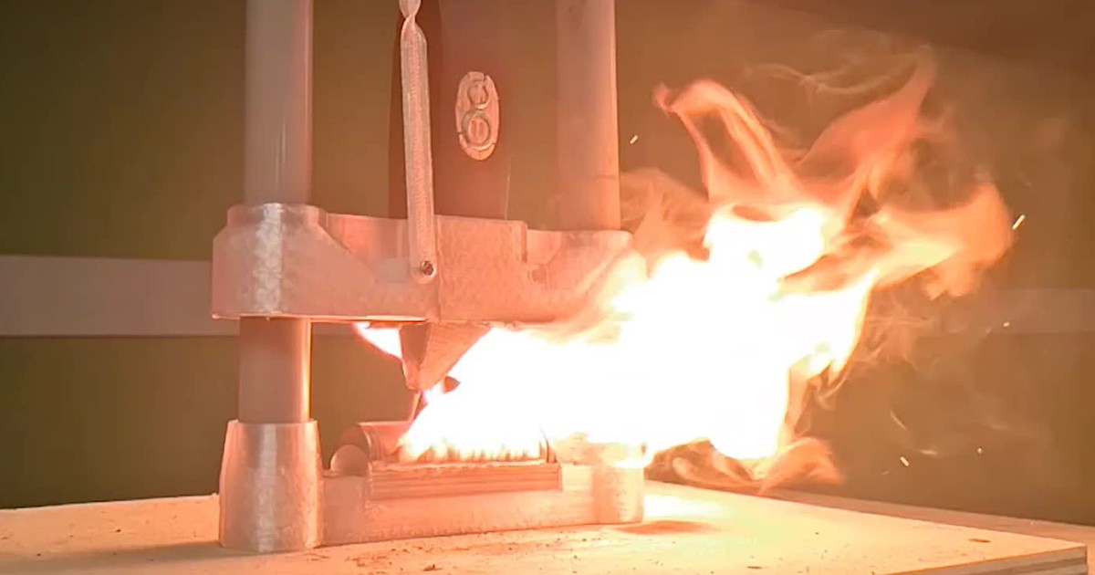 Nước có thể dập tắt đám cháy từ pin lithium?