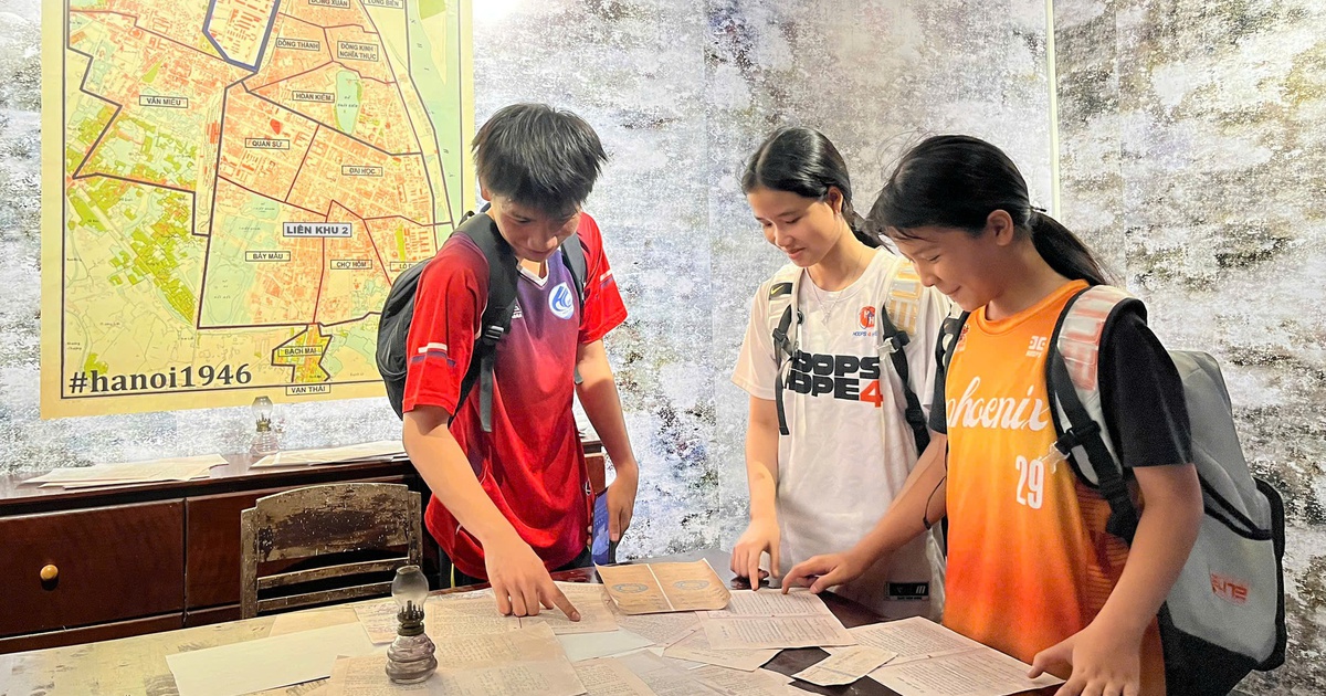 Triển lãm Tổ quốc bình yên: 'Chạm' vào lịch sử bằng công nghệ và trái tim