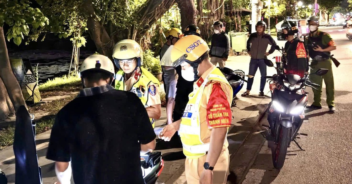 Tổ tuần tra đêm đặc biệt của Công an thành phố Huế trong kỳ nghỉ lễ