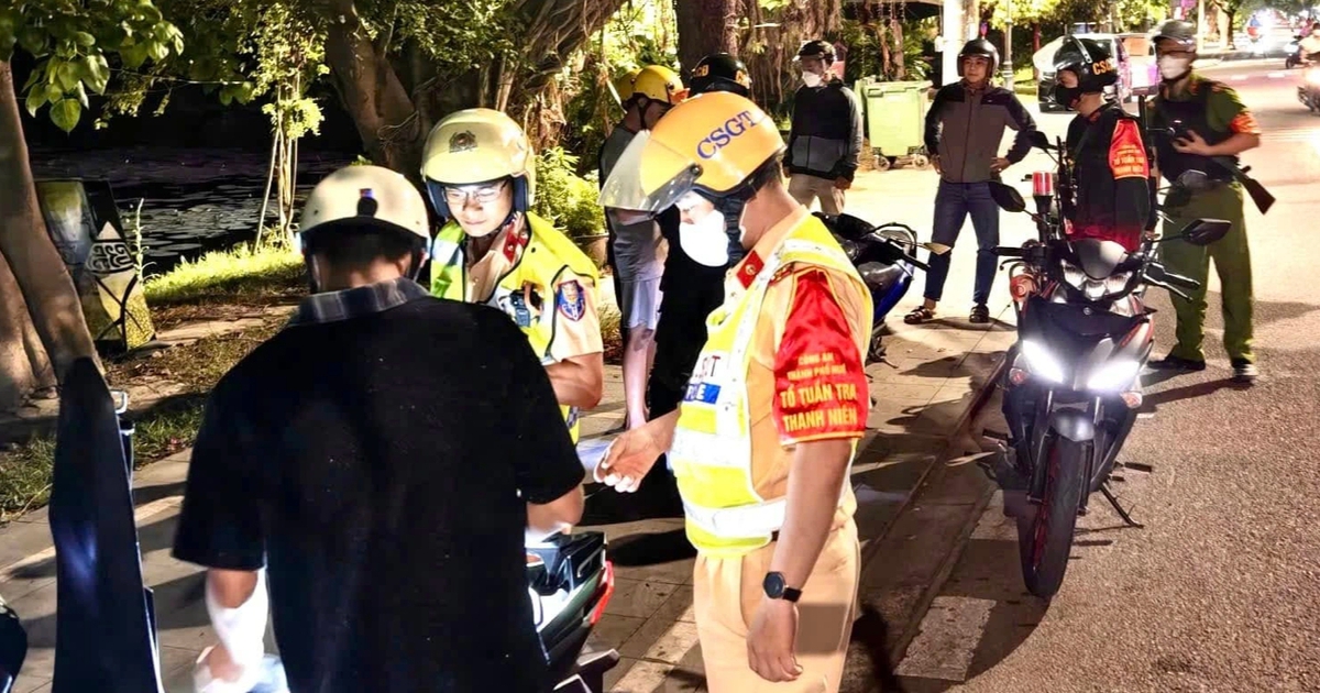 Tổ tuần tra đêm đặc biệt của Công an thành phố Huế trong kỳ nghỉ lễ