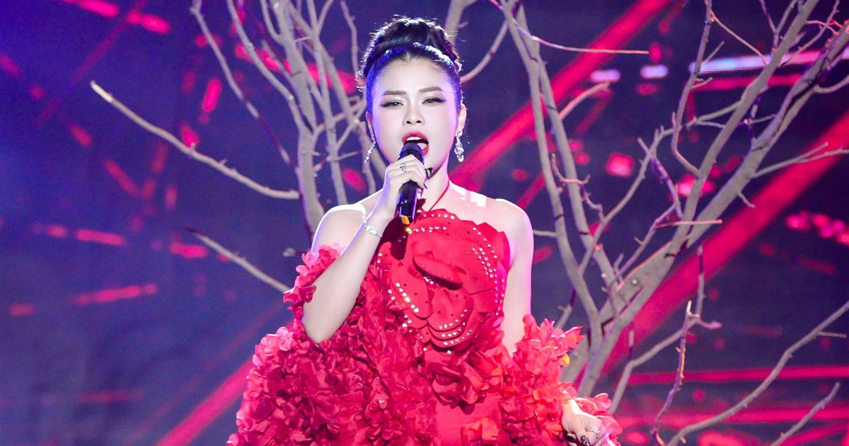 Nữ ca sĩ gây sốt khi hát bolero: Cha tôi làm bảo vệ, mẹ làm công nhân