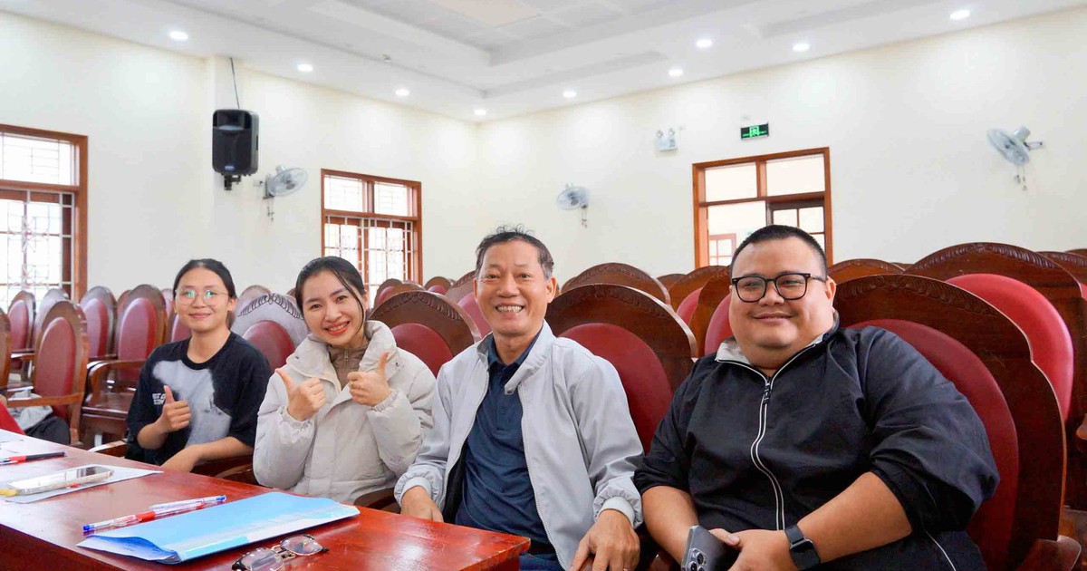 'Tân sinh viên U.60' dùng âm nhạc xoa dịu trẻ khuyết tật