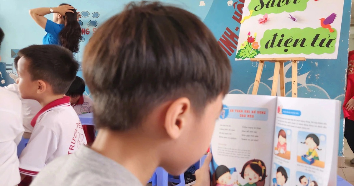 Học sinh sử dụng văn mẫu: 'Nhà con và bạn nuôi chung một con mèo!'