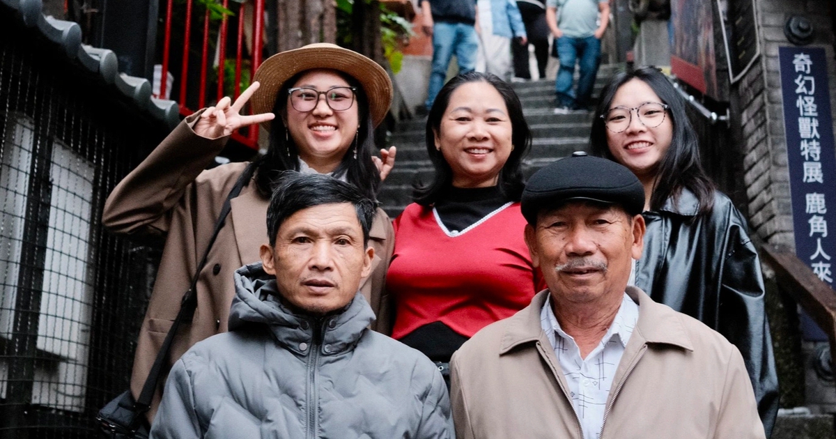 Gen Z tiết kiệm để mua vàng, chi cả trăm triệu đồng đưa mẹ đi du lịch