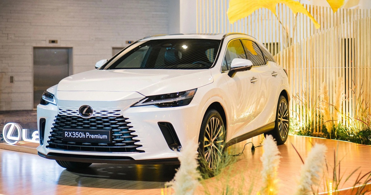 Loạt xe hybrid Lexus giảm giá, cao nhất gần 400 triệu đồng