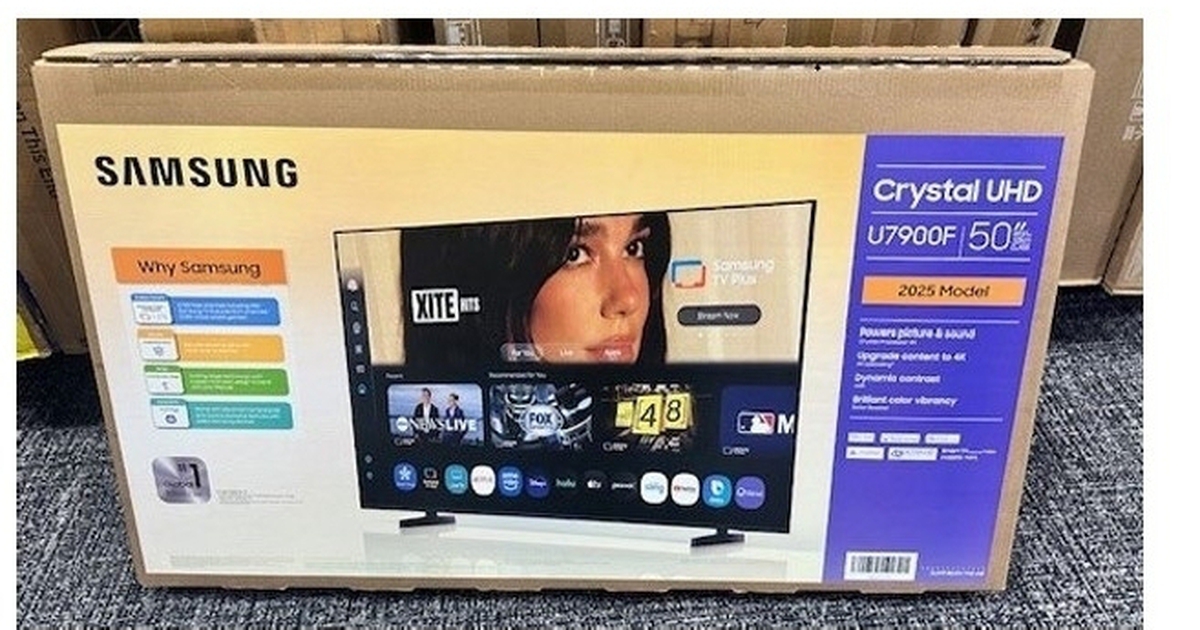 Dua Lipa kiện Samsung đòi 15 triệu USD vì tự ý in hình lên bao bì TV