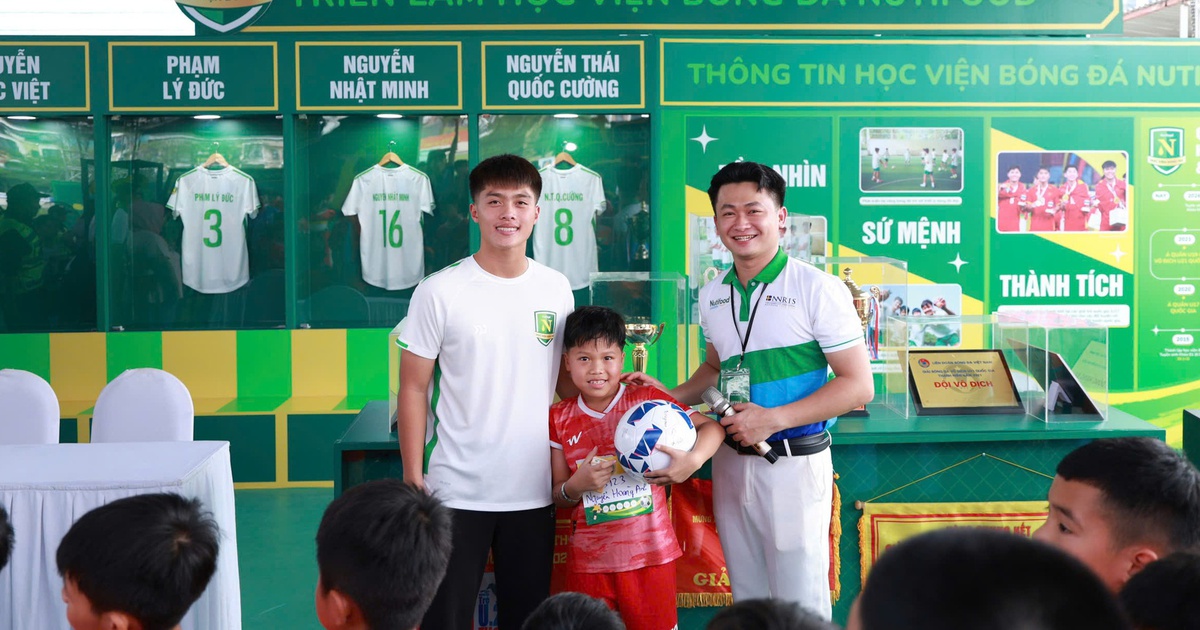 Quốc Việt tiếp lửa hàng nghìn thí sinh tại ngày hội tuyển sinh Nutifood 2026