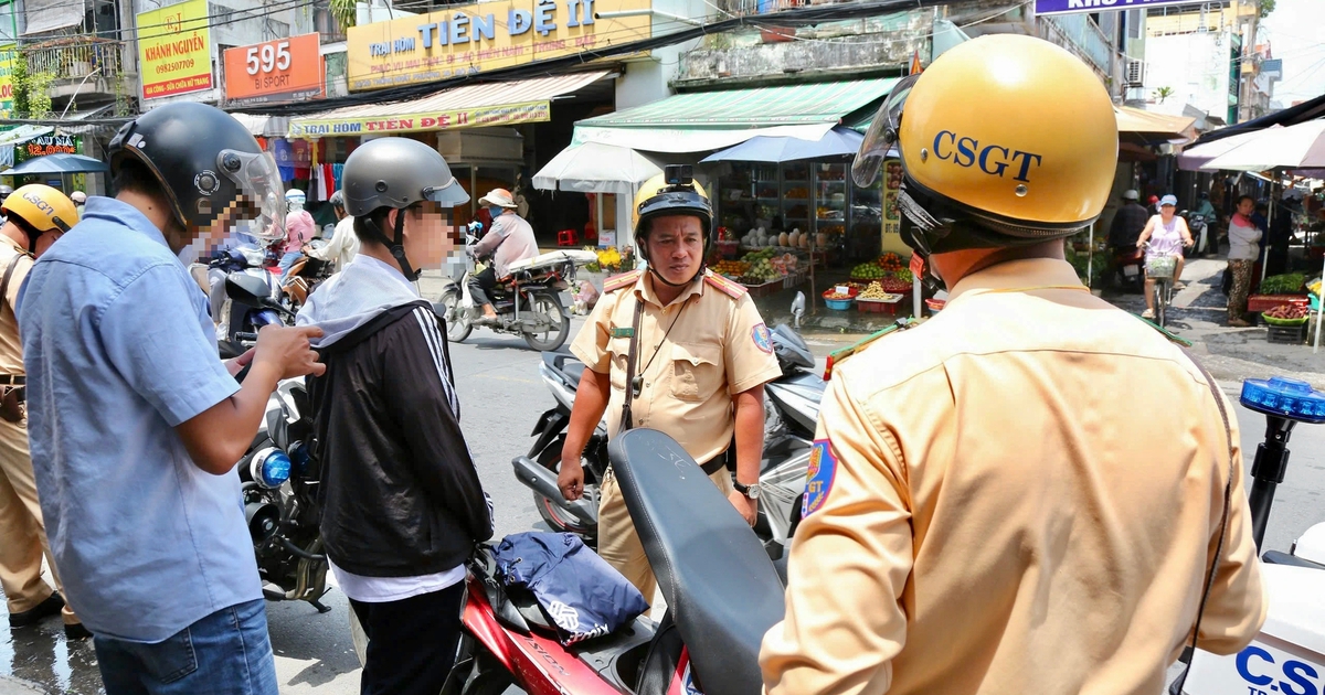 Nhiều học sinh đi xe đạp điện mắc lỗi n&agrave;y, hậu quả c&oacute; thể rất nghi&ecirc;m trọng
