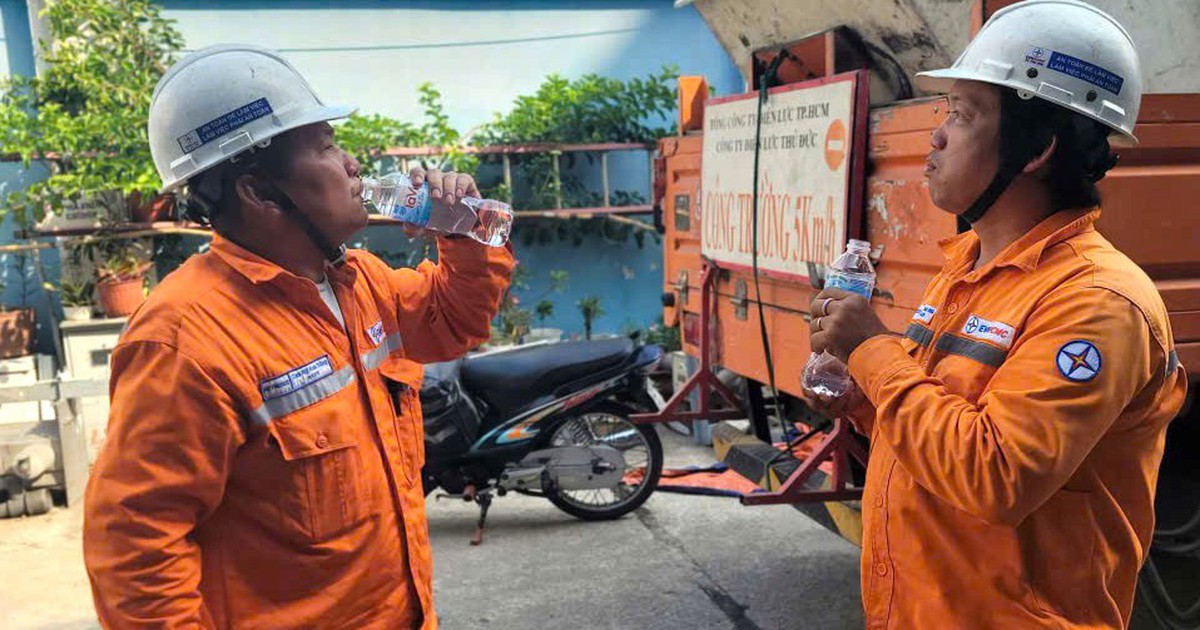 Những 'cú chạm' thực tế ở ngành điện thành phố mang tên Bác