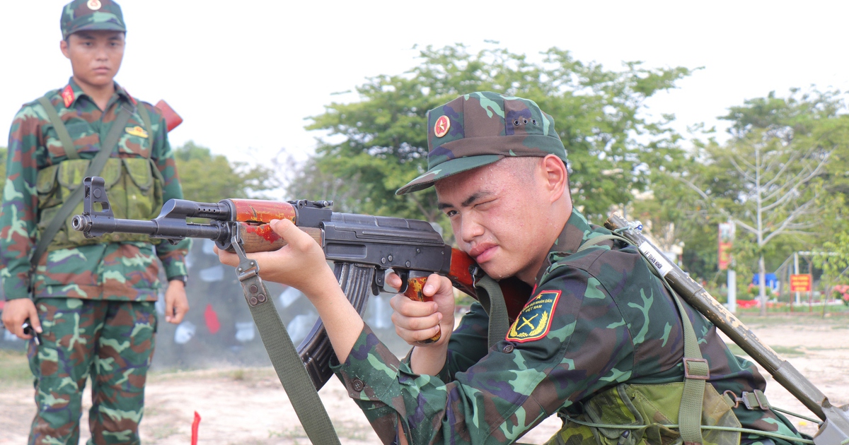Chiến sĩ mới Trung đoàn Gia Định rèn bản lĩnh trước ngày kiểm tra '3 tiếng nổ'