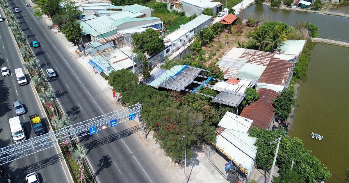Sắp cưỡng chế, thu hồi khu đất công mua bán giấy tay giờ thành quán cà phê