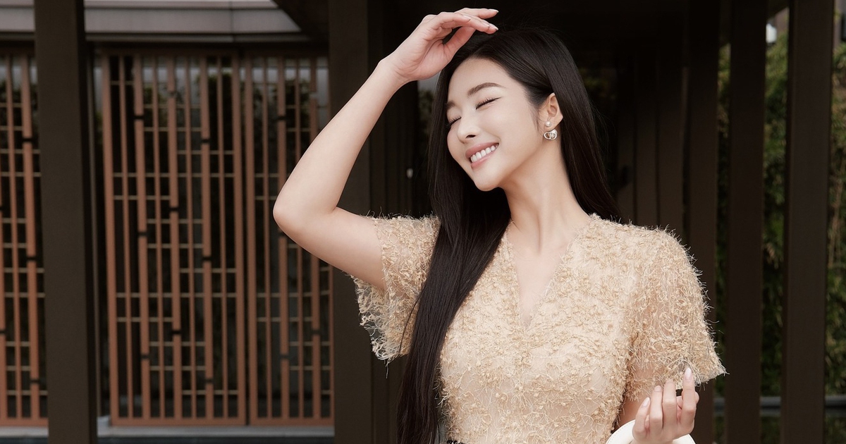Gợi cảm tinh tế, thu hút mọi ánh nhìn với trang phục cổ chữ V