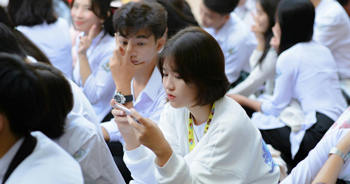 Cấm dùng điện thoại trong trường học, nghiên cứu chỉ ra tác dụng ‘gần như bằng 0’?
