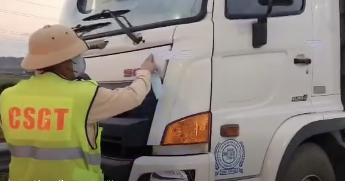 Tài xế không bằng lái chạy xe tải trên cao tốc bị phạt 78,5 triệu đồng