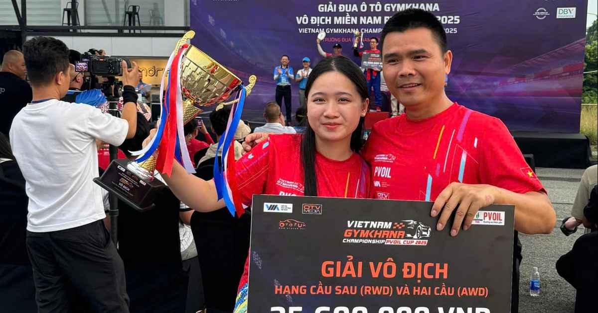 Cô gái gen Z gây sốt đường đua Gymkhana