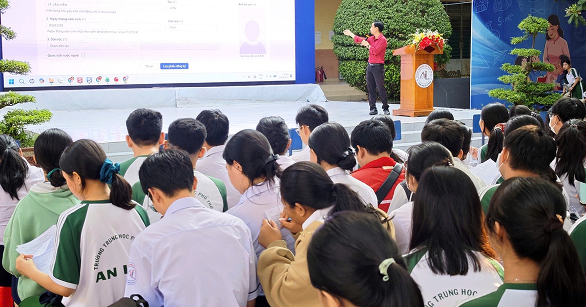 Thi tốt nghiệp THPT 2026: Thí sinh TP.HCM chọn tập trung nhóm môn KHTN và ngoại ngữ