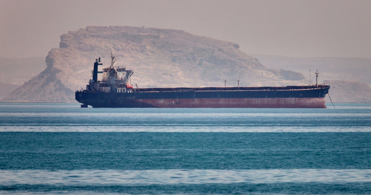 Mỹ nói đàm phán với Iran 'tiến triển', Tehran siết đòn bẩy Hormuz