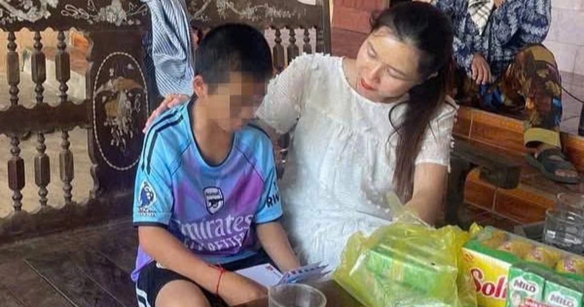 Bé trai nghi bị mẹ kế và bố đẻ đánh phải nhập viện điều trị