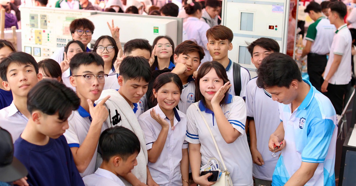 Tuyển sinh ĐH 2026: Những ngành nào phải đạt ngưỡng đầu vào mới được xét tuyển?