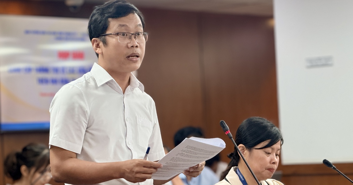 Nhiều nhà chờ xe buýt ở TP.HCM nhếch nhác suốt nhiều năm, ai chịu trách nhiệm?