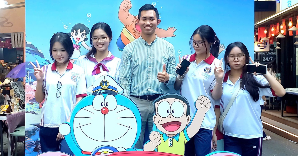 Rủ nhau check-in cùng mèo máy Doraemon, tìm về ký ức tuổi thơ