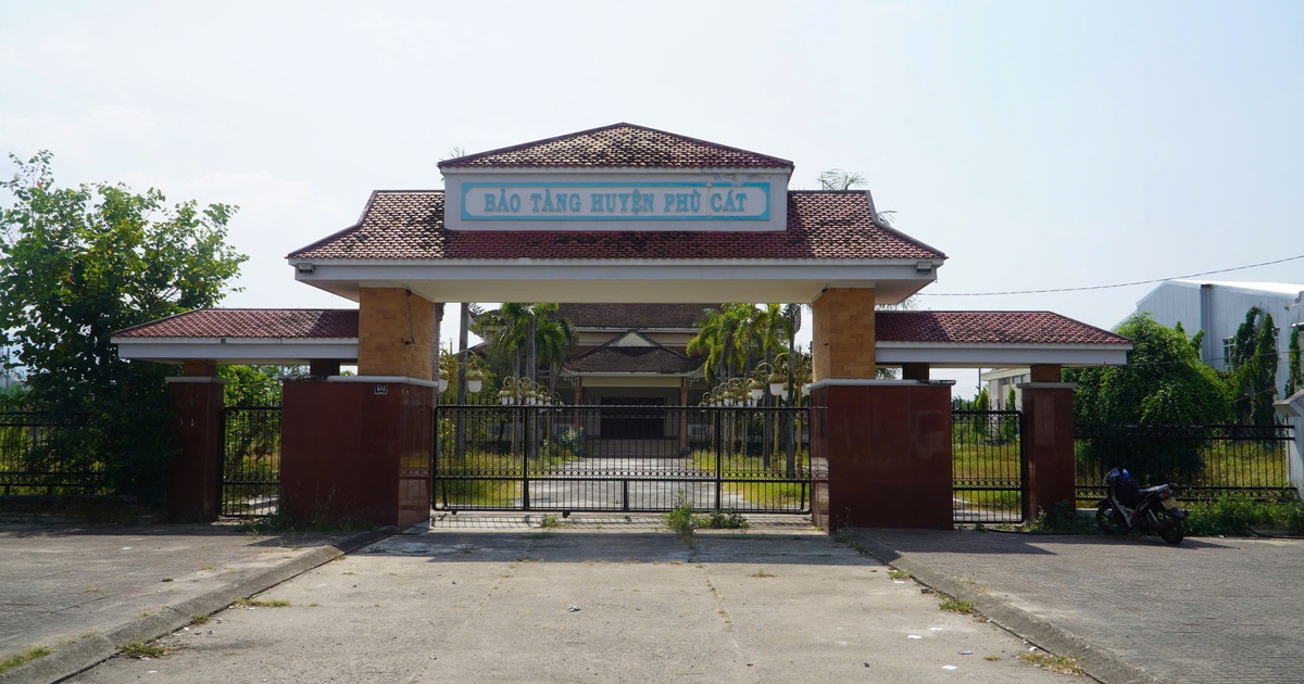 Bảo tàng 'ngủ quên' giữa vườn cỏ dại