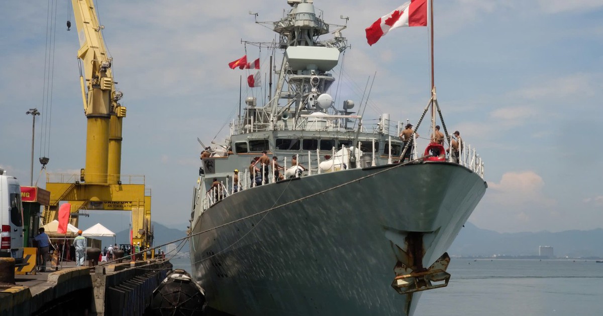 Tàu Hải quân Hoàng gia Canada cập cảng Tiên Sa, thăm hữu nghị Đà Nẵng