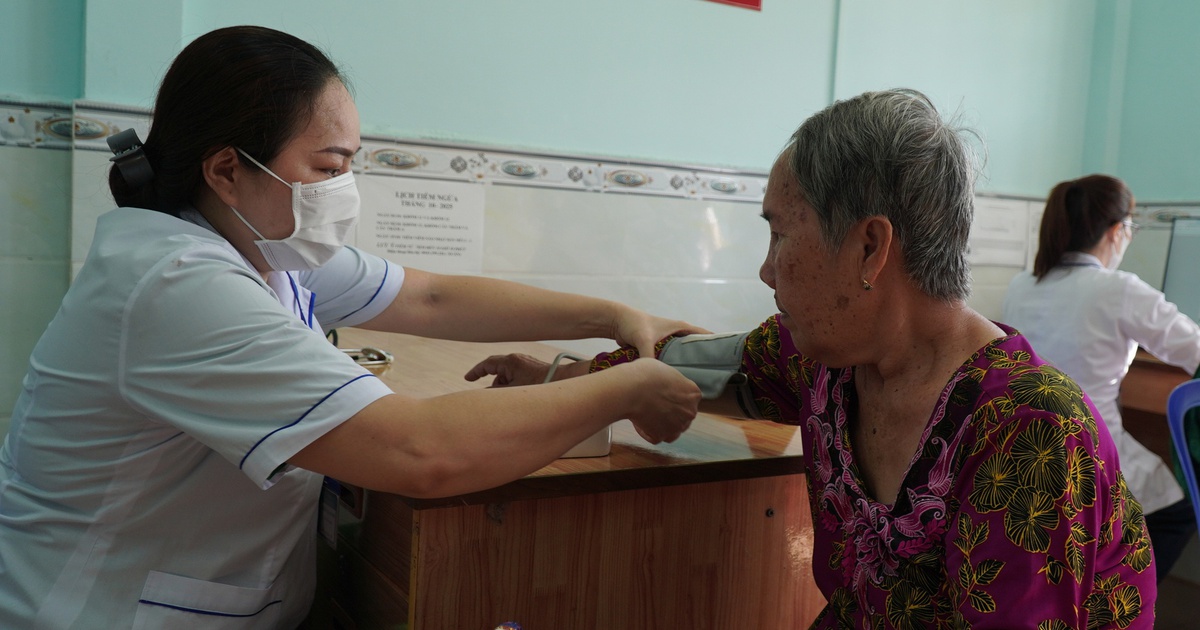 Cà Mau khám sức khỏe miễn phí, hướng đến phủ sổ sức khỏe điện tử toàn dân
