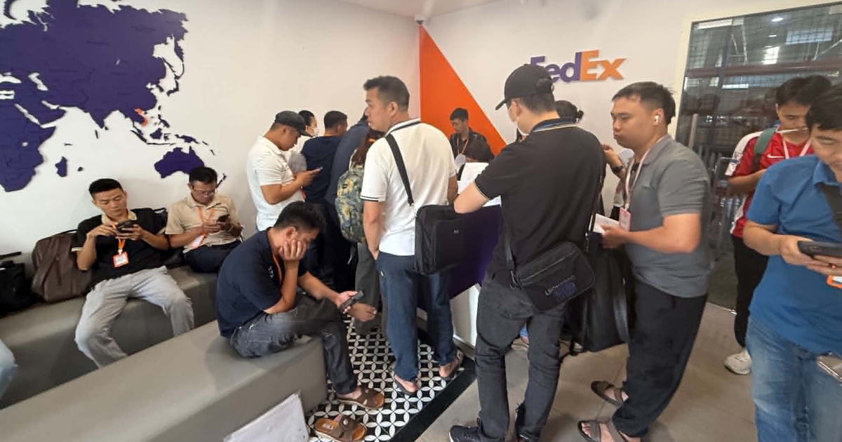 Vụ ách tắc hàng hóa ở cảng: Khách hàng bức xúc vì thiệt hại, FedEx nói gì?