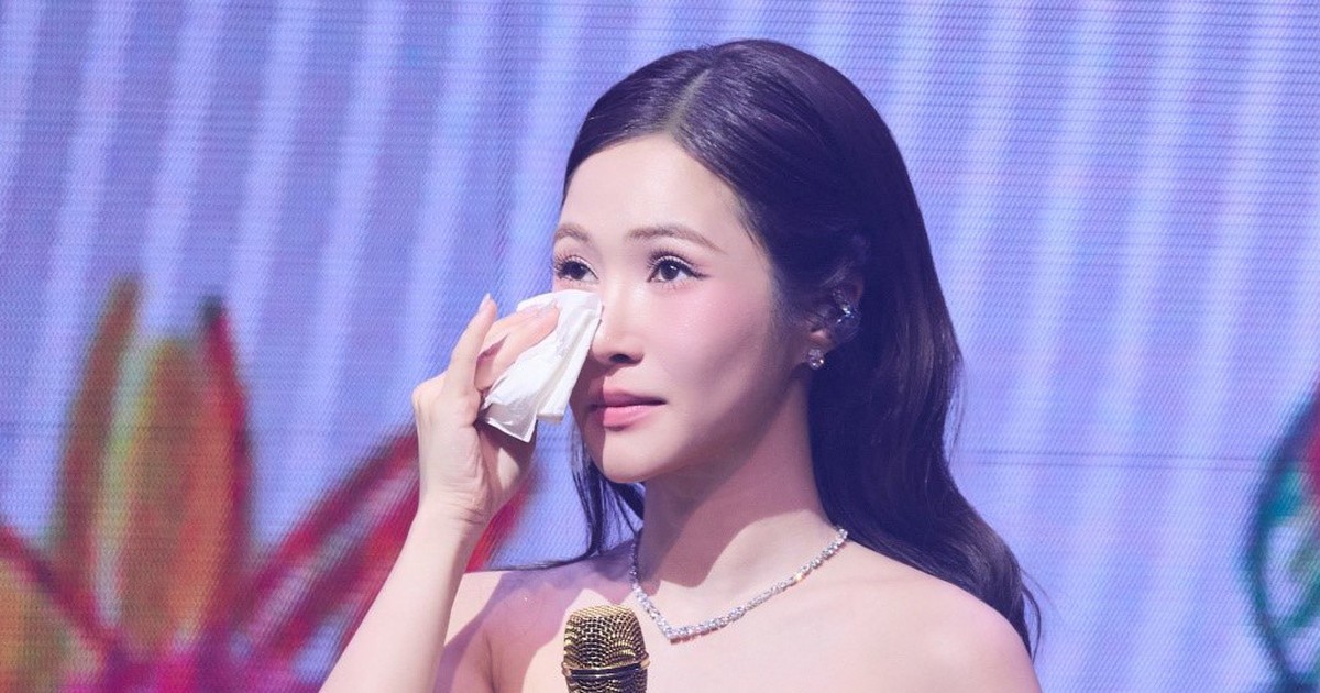 Hương Tràm hỗ trợ fan cầu hôn, hé lộ dự án mới sau khi về Việt Nam