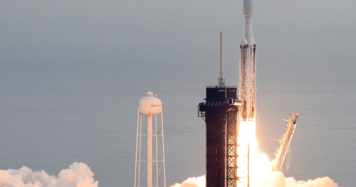 Tàu NASA 'mượn lực' sao Hỏa để tới hành tinh kim loại