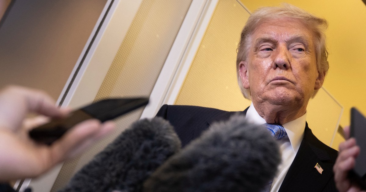 Giao dịch chứng khoán bất thường của Tổng thống Trump?