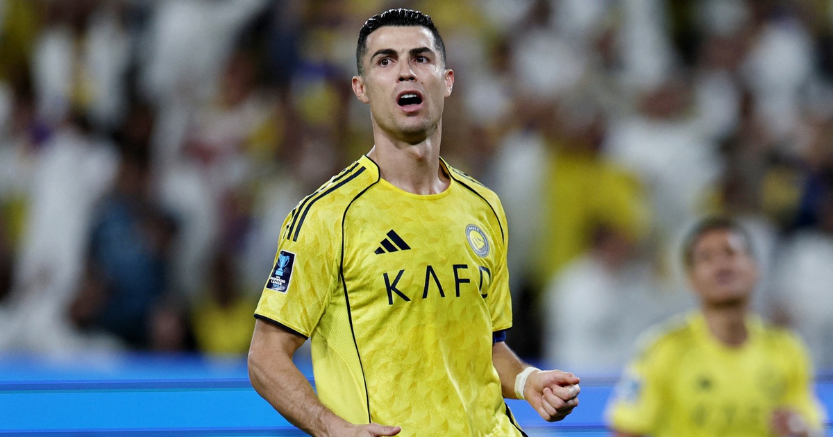 Đội Ronaldo thua sốc chung kết, nhìn Chủ tịch VFF trao cúp cho đại diện Nhật Bản