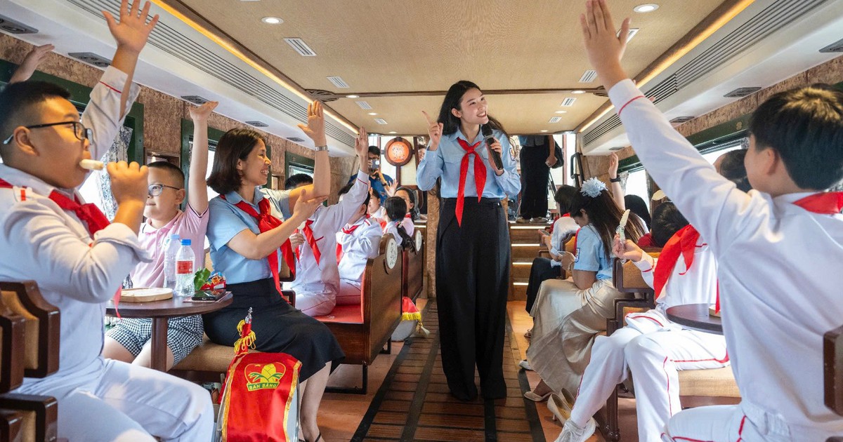 Hành trình đặc biệt trên chuyến tàu di sản của 100 hành khách
