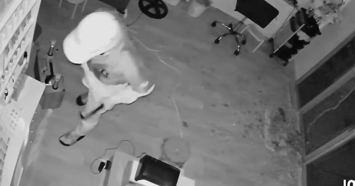 Trộm đập kính đột nhập tiệm nail gây xôn xao ở Cà Mau