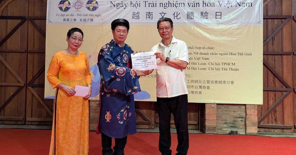 Đoàn khách Đài Loan thích thú mặc áo dài, thưởng thức ẩm thực Việt