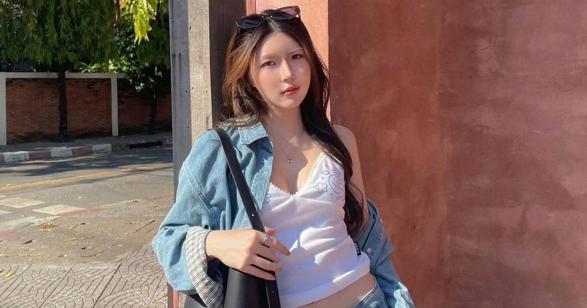 'Lên đồ' phóng khoáng với bộ đôi áo hai dây và quần denim