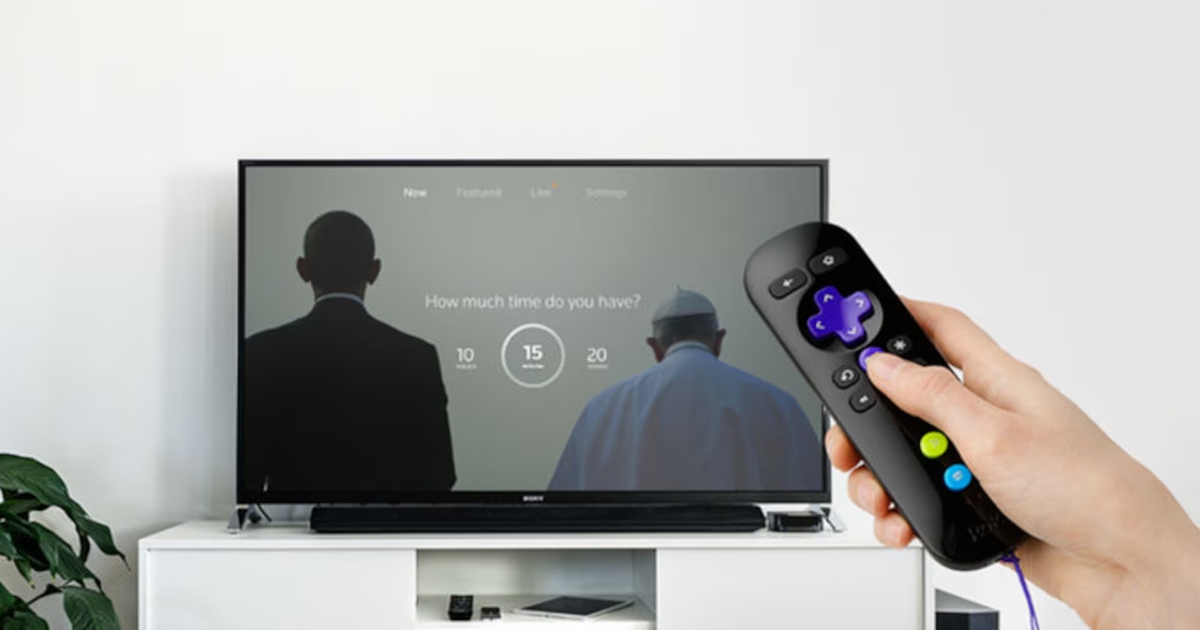 Vì sao đèn nguồn Smart TV luôn sáng kể cả khi đã tắt?