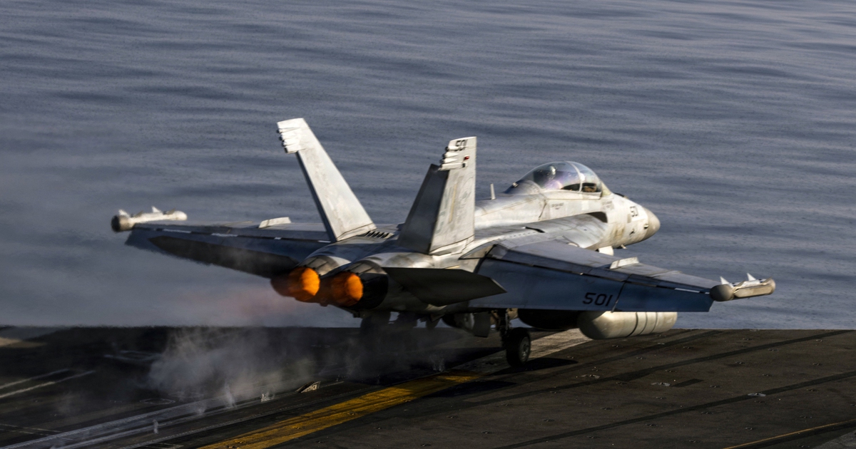 Hai máy bay Boeing EA-18G Growler của Hải quân Mỹ va chạm trên không