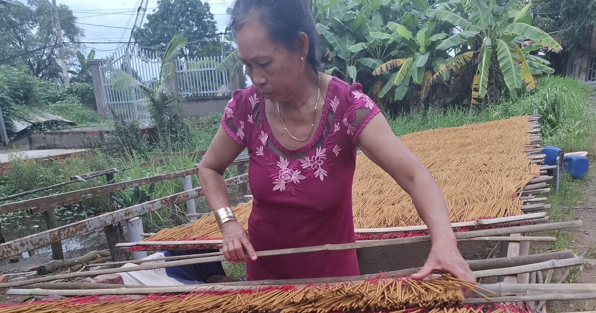 Điện lưới thành phố giúp đổi thay làng nghề se nhang Lê Minh Xuân