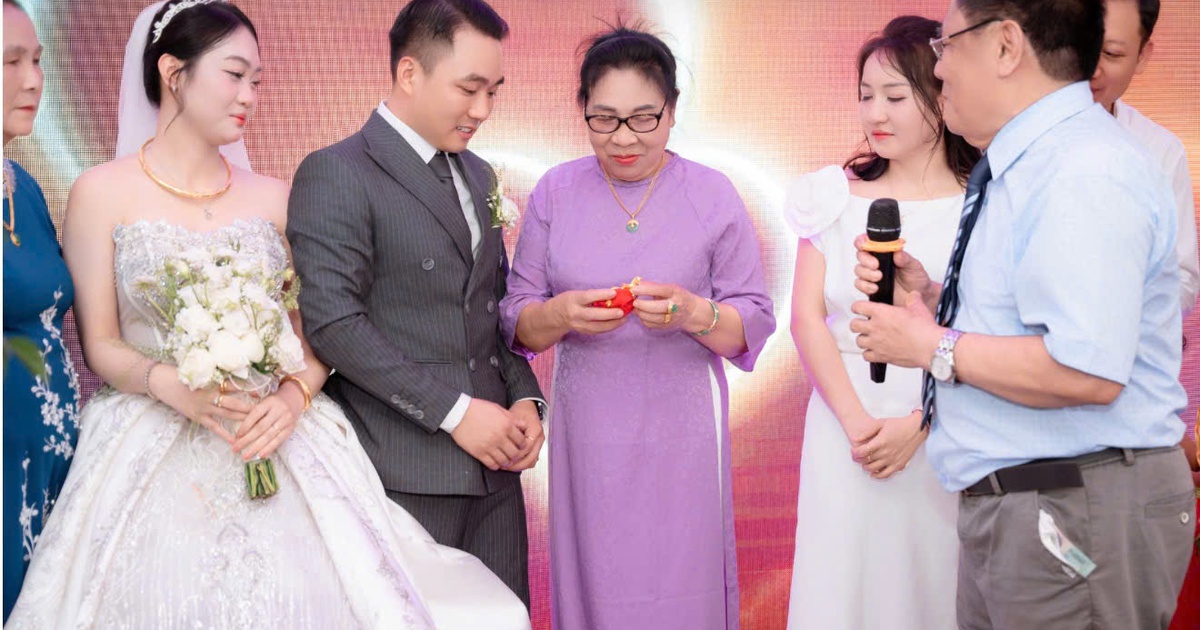 Chuyện 4 chiếc nhẫn vàng được giữ kín suốt 26 năm đến ngày xuất hiện trong đám cưới